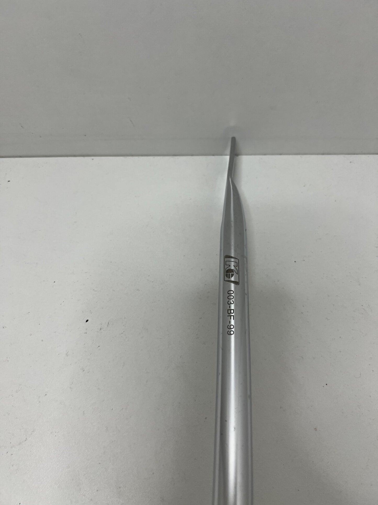 Parachoques delantero con soporte superior KG usado 003-BF-99