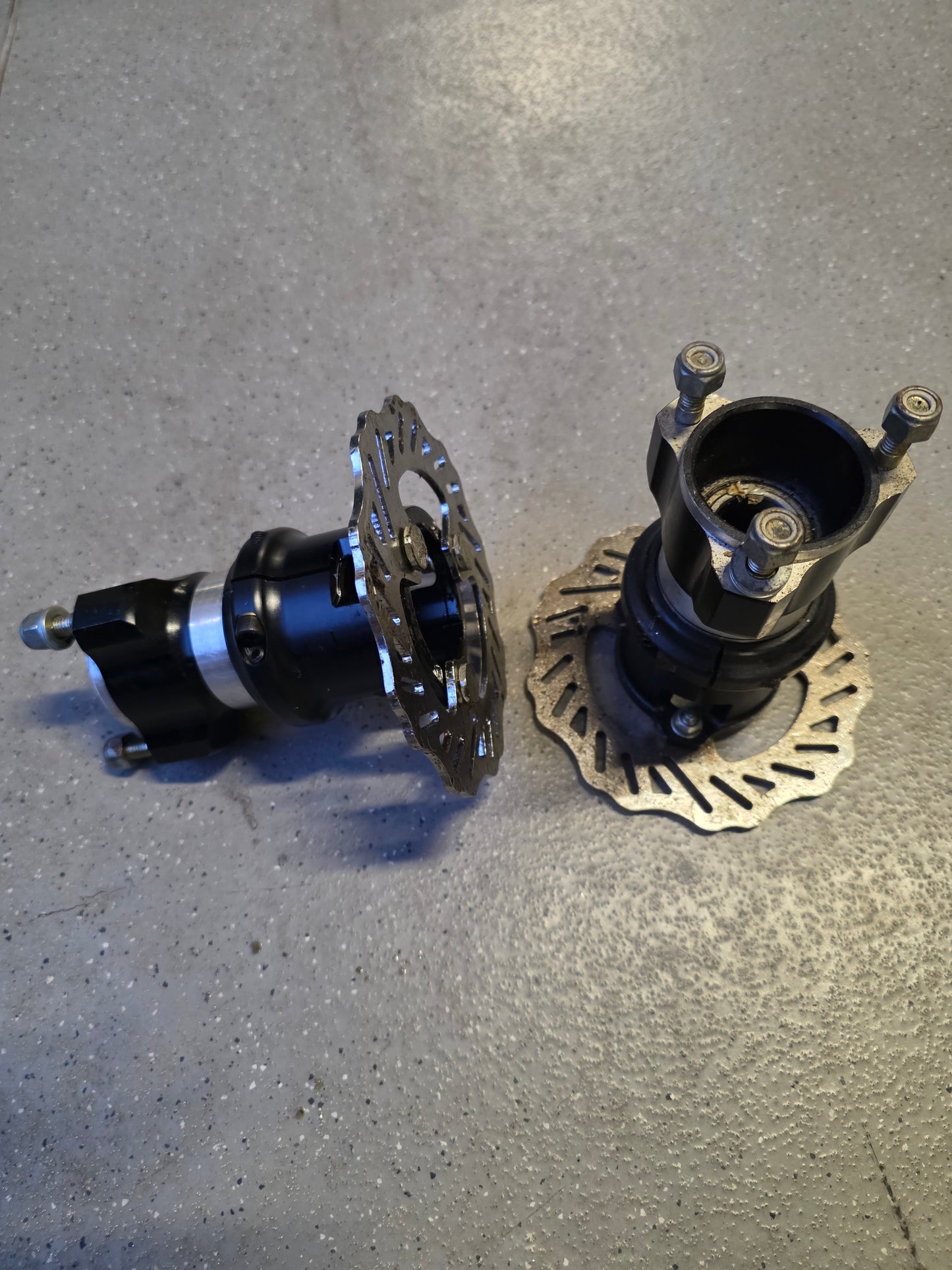 Buje de rueda delantera (juego) con disco de freno