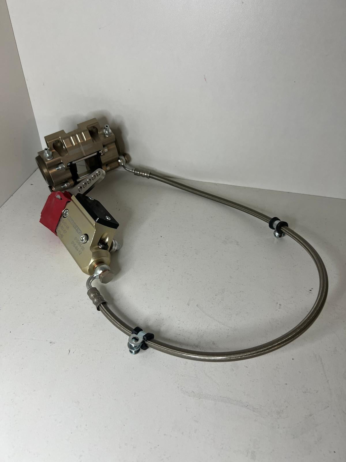 Juego de bomba de freno y pinza Intrepid