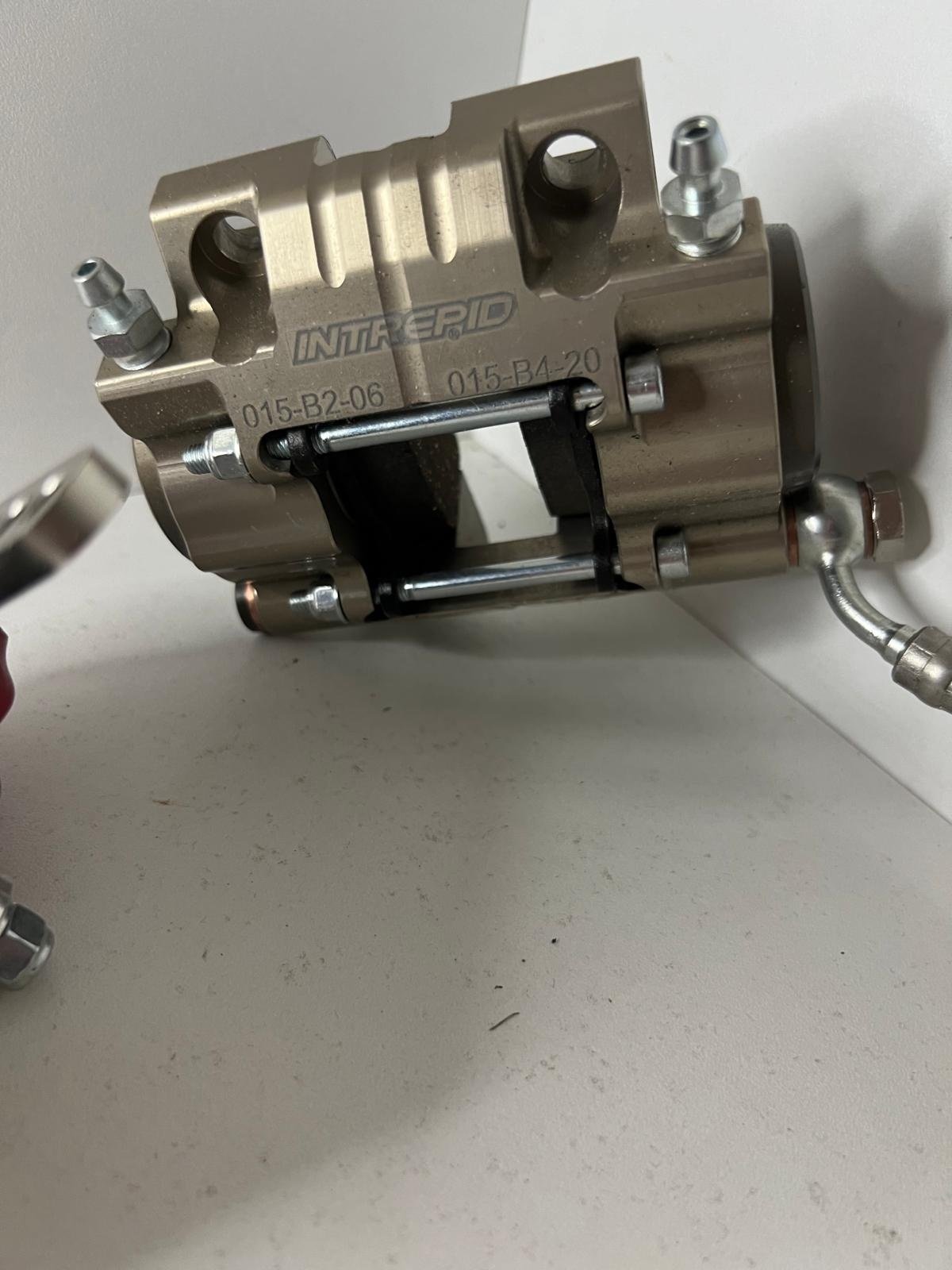 Juego de bomba de freno y pinza Intrepid