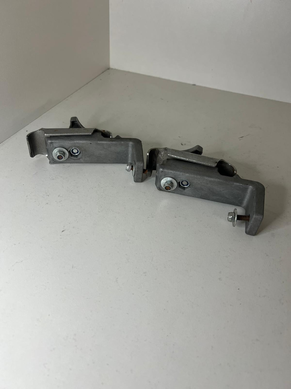 Soportes de parachoques delantero Arrow Karttech usados (tipo antiguo)