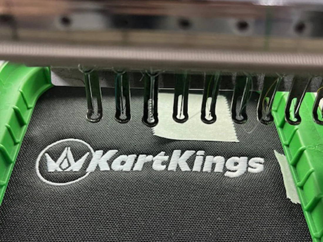 Sponsor- en teamlogo's op je race-overall: borduren vs. stickers - KartKings