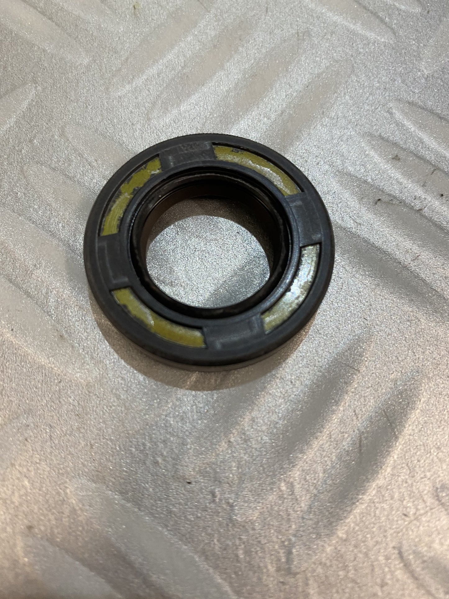 LKE R14VO crankshaft seal