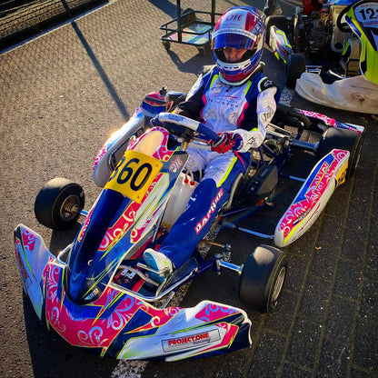 Diseño de juego de pegatinas de karting personalizado