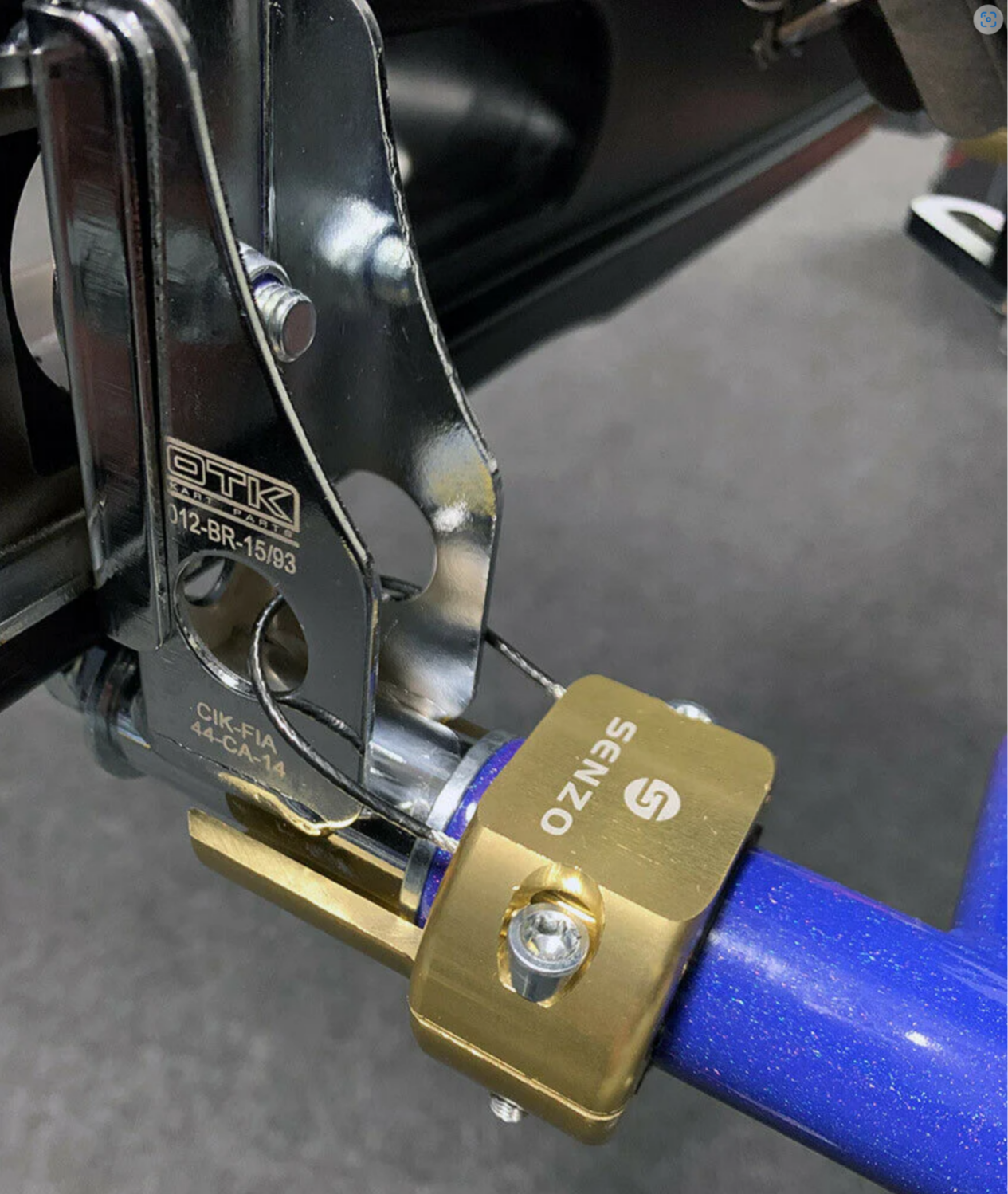 Senzo Achterbumper saver set 28MM Goud kleurig