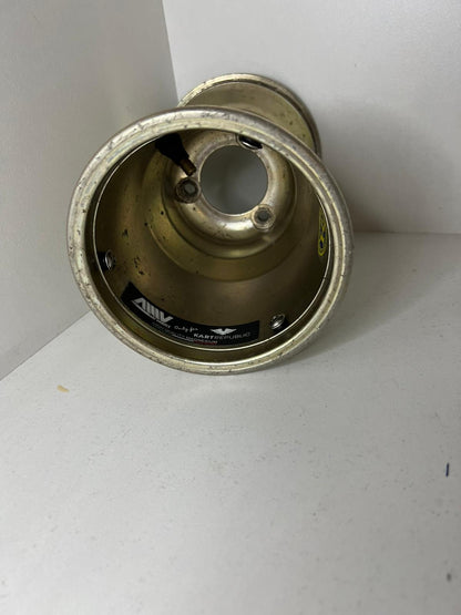 Llanta trasera de magnesio Kart Republic usada de 212 mm
