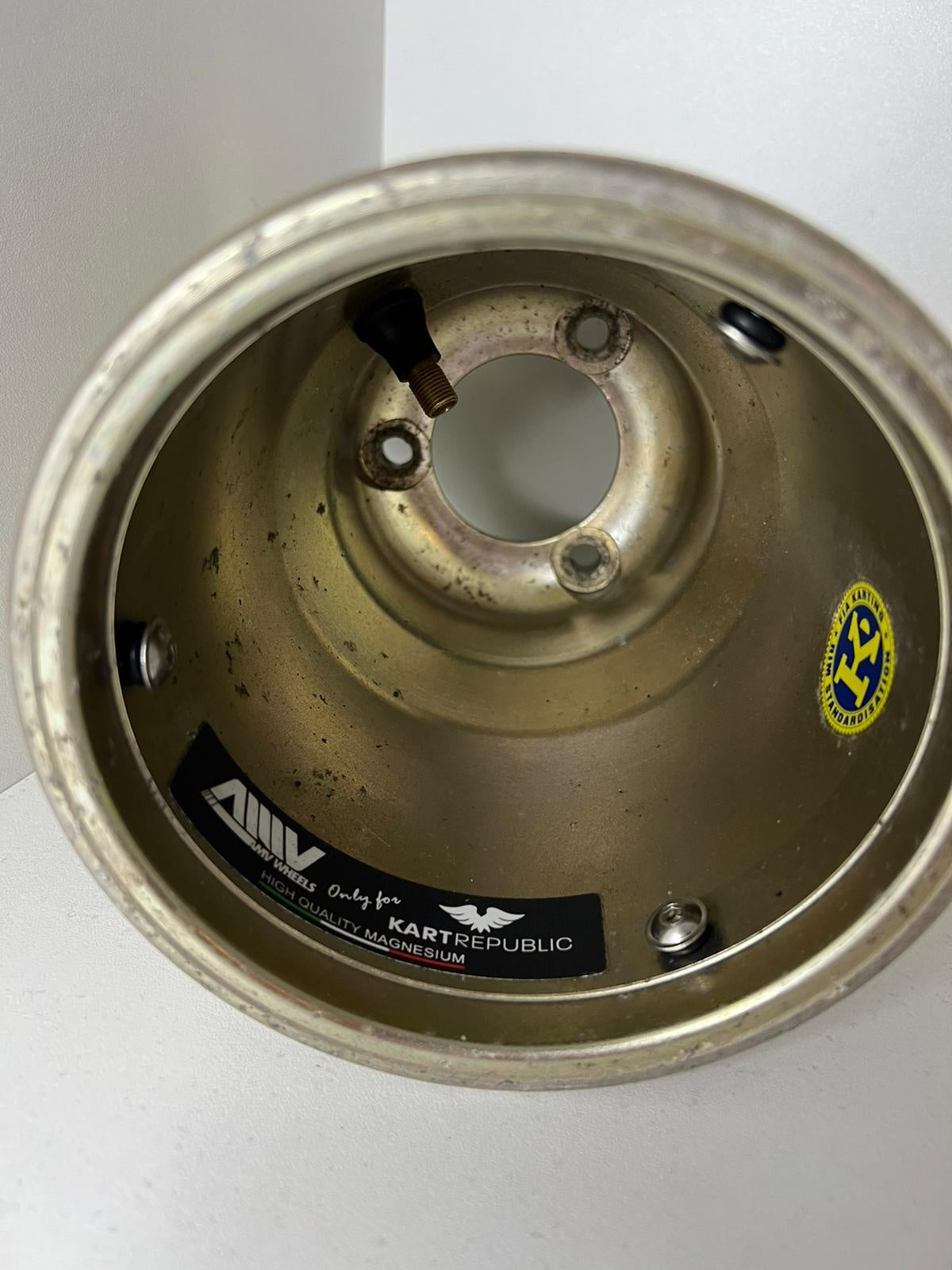 Llanta trasera de magnesio Kart Republic usada de 212 mm