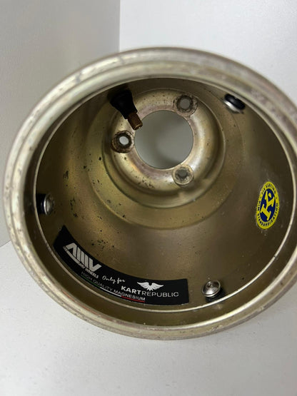 Llanta trasera de magnesio Kart Republic usada de 212 mm