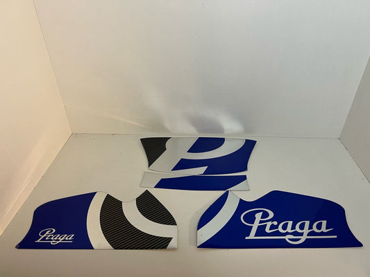Praga KG MK20 voorbumper sticker